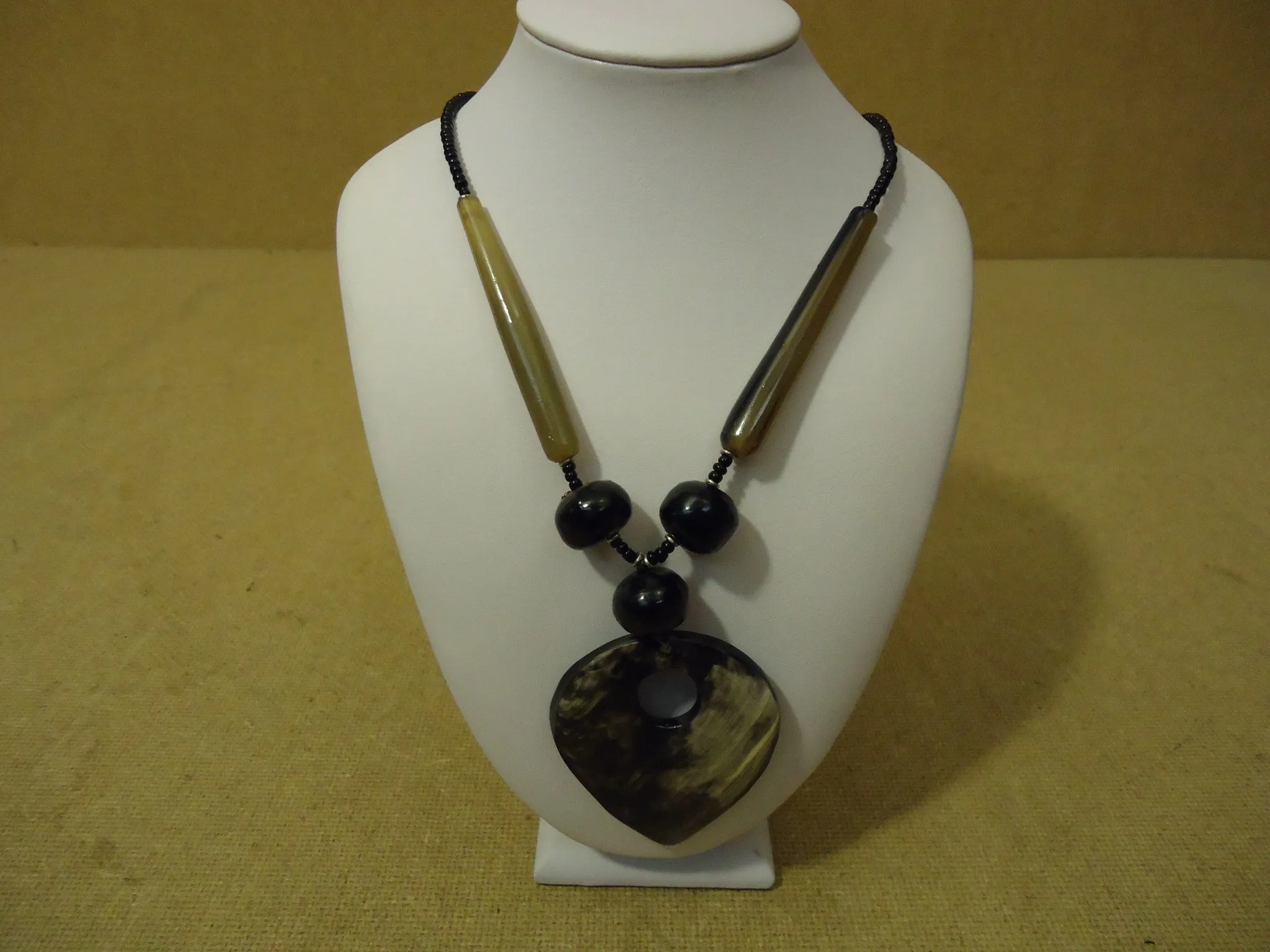 Designer Fashion Necklace 20 1/2in Drop/Dangle Female Adult Grays/Blacks -- Used