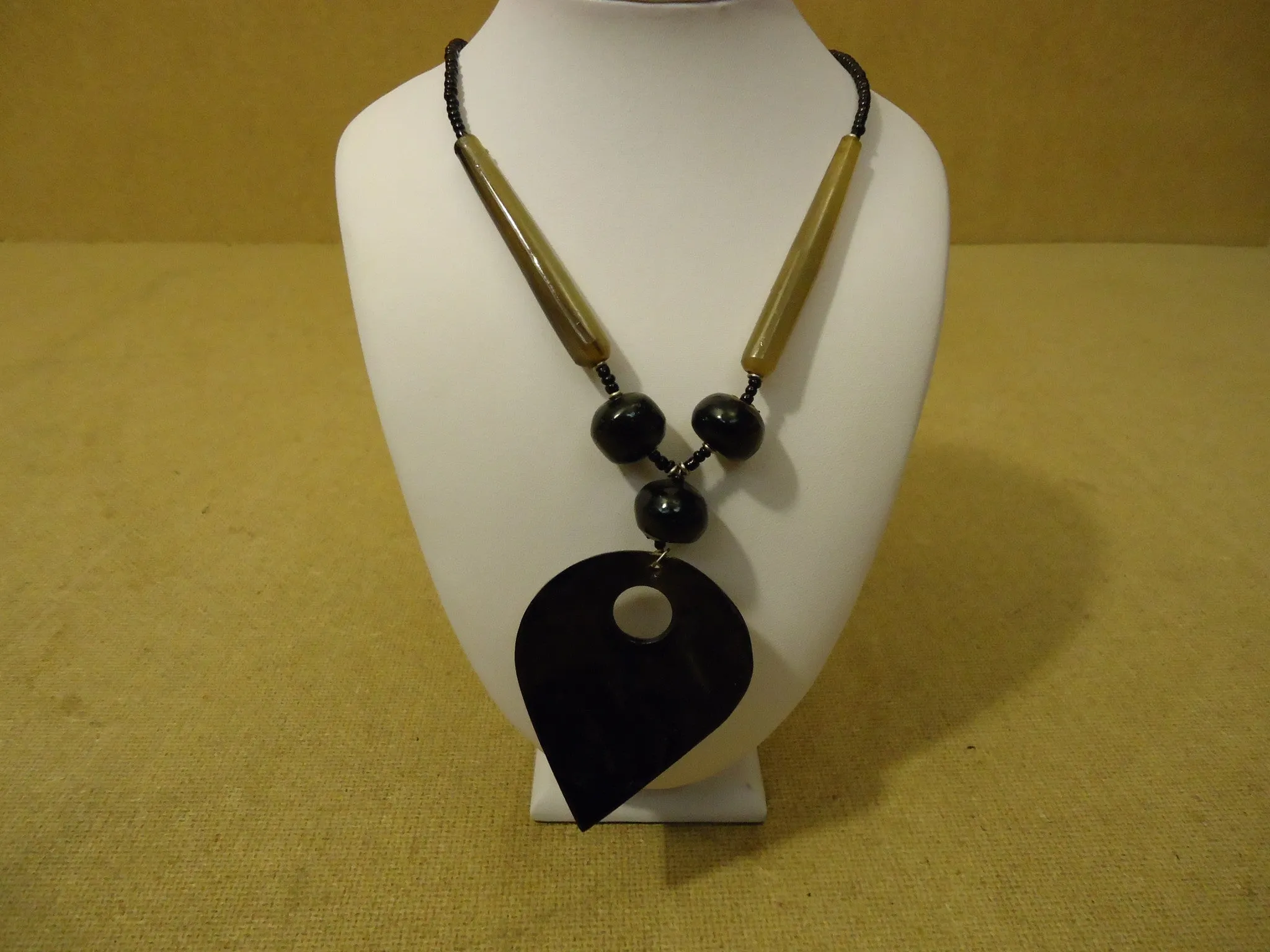 Designer Fashion Necklace 20 1/2in Drop/Dangle Female Adult Grays/Blacks -- Used