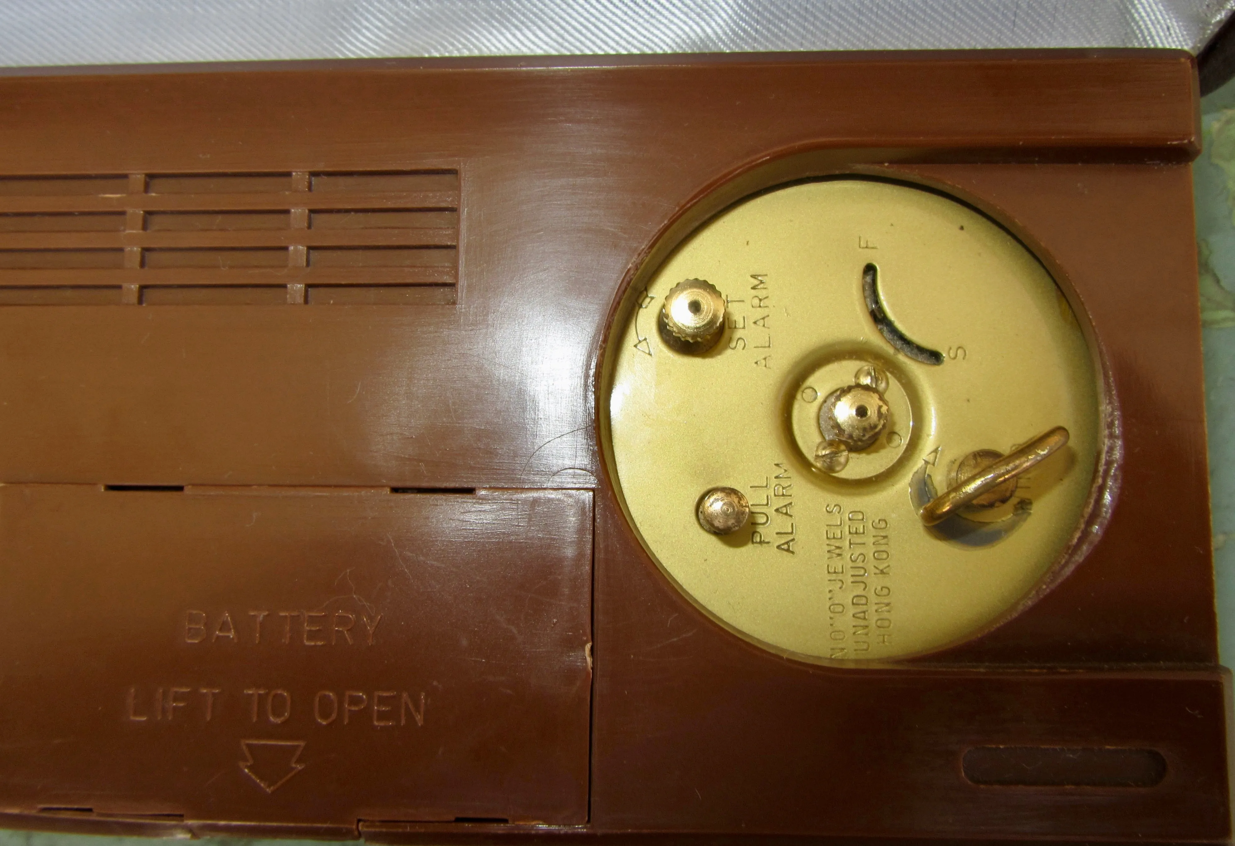 Vintage Review Travel Radio Alarm Clock In A Brown Plastic Case